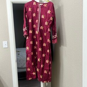 MAN’NAT 2 piece small size suit use only 1 time like new